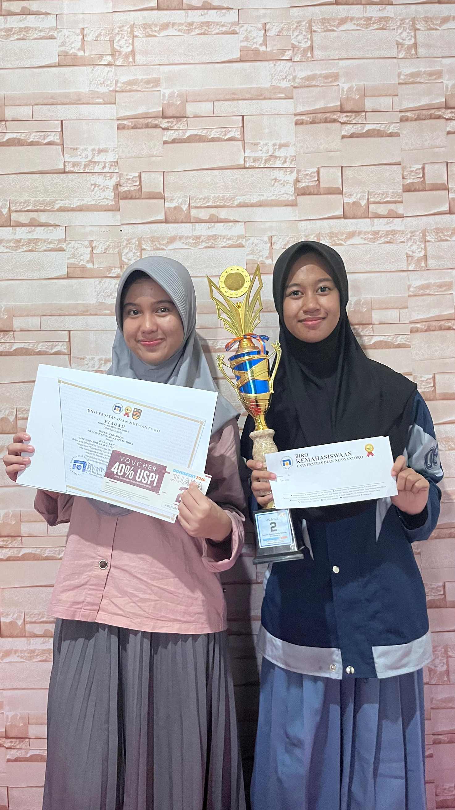 penyerahan hadiah juara 2